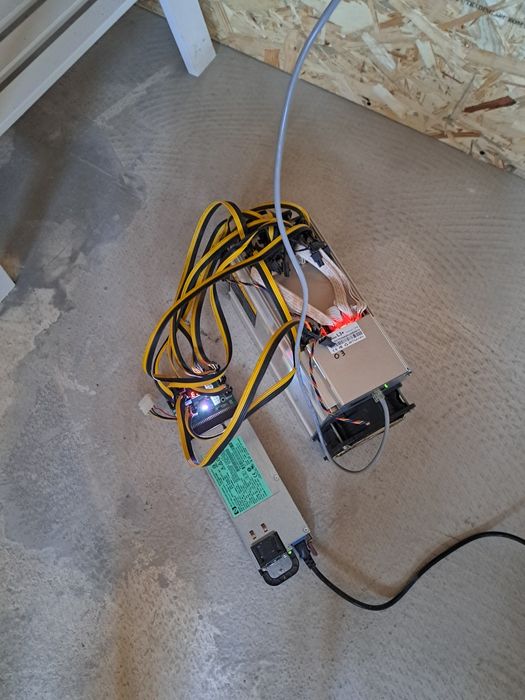 Asicminer L3+ e S9
