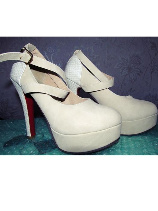 Туфлі жіночі на підборах