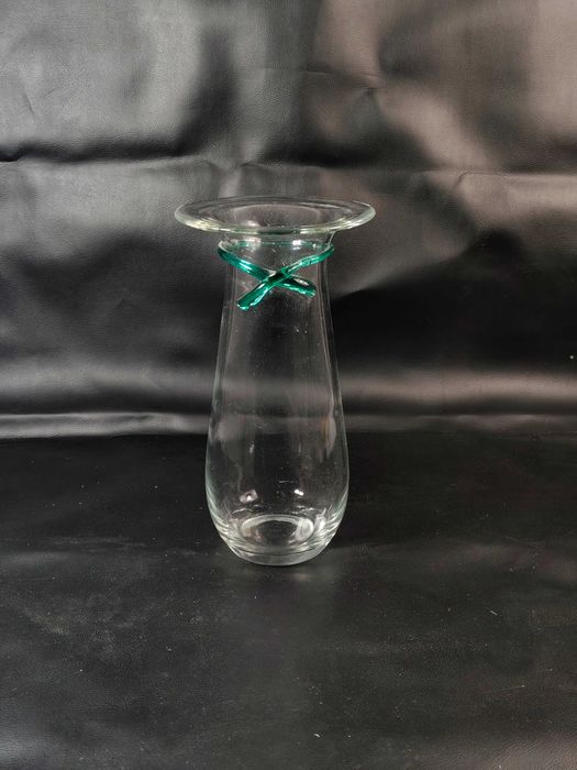 Wazon Szklany Z Szklaną Kokardą Szkło Artystyczne