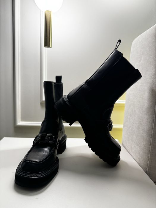 Демісезонні шкіряні ботинки Estro