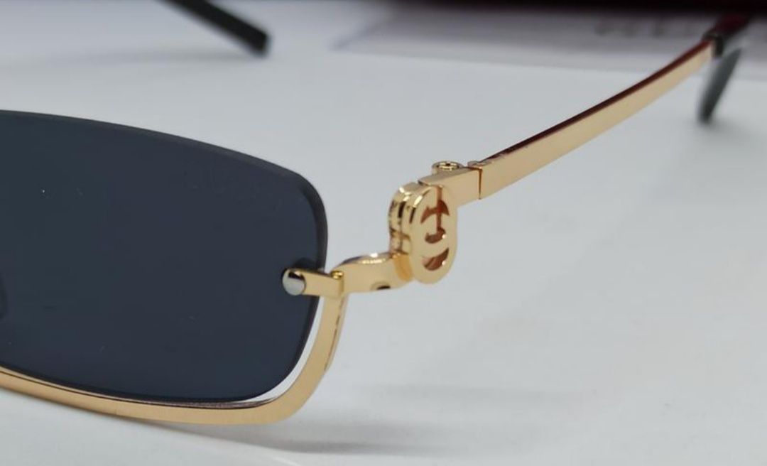 Gucci очки женские хитовые узкие линзы черные в золотой металл оправе