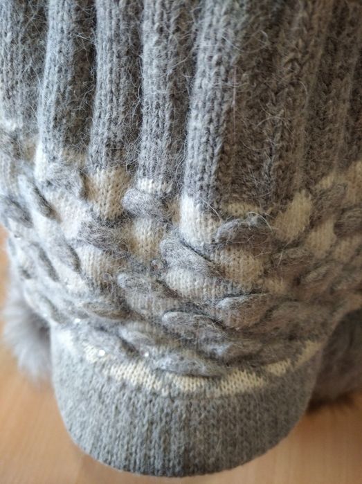 Шапка с помпоном натуральный мех и состав на девочку