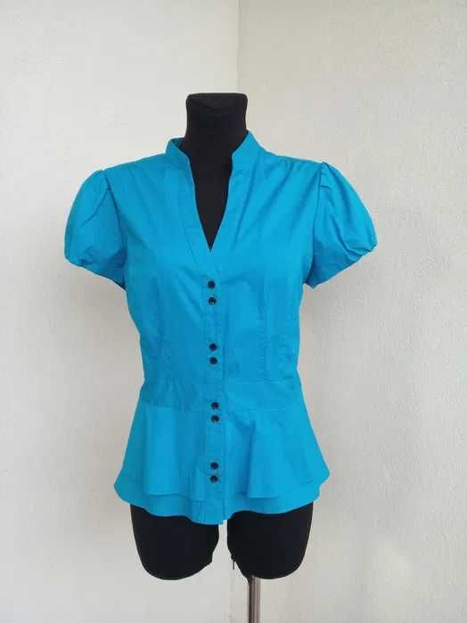 Niebieska bluzka koszulowa z baskinką 44