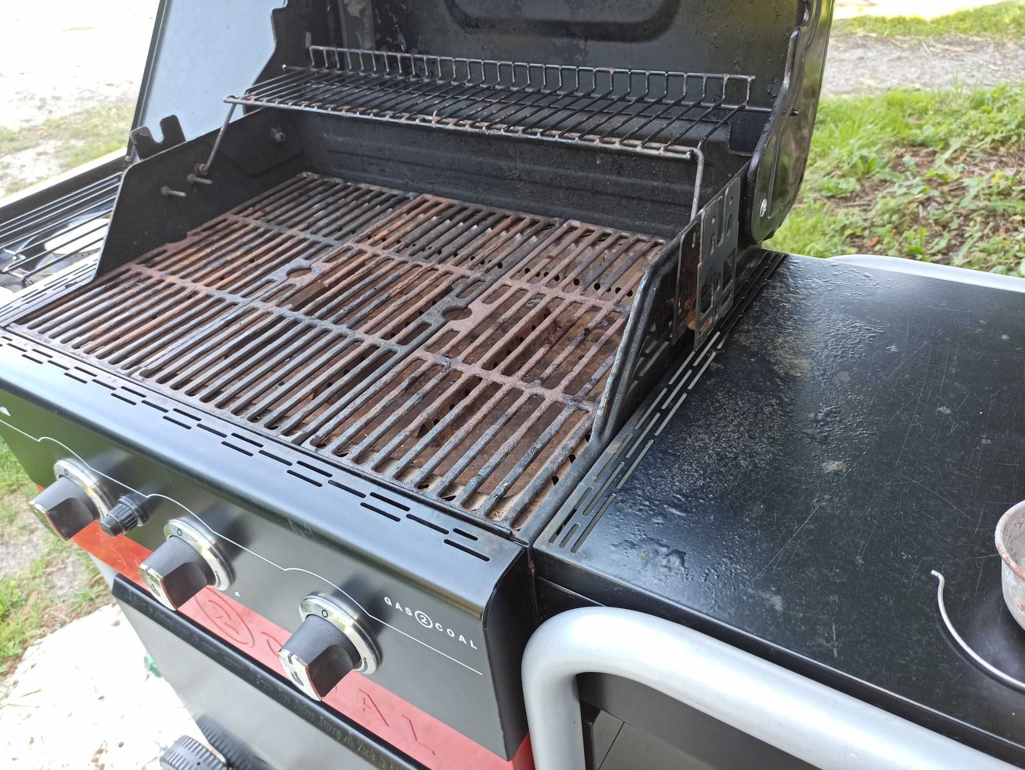 Grill hybrydowy na gaz i węgiel CHAR-BROIL