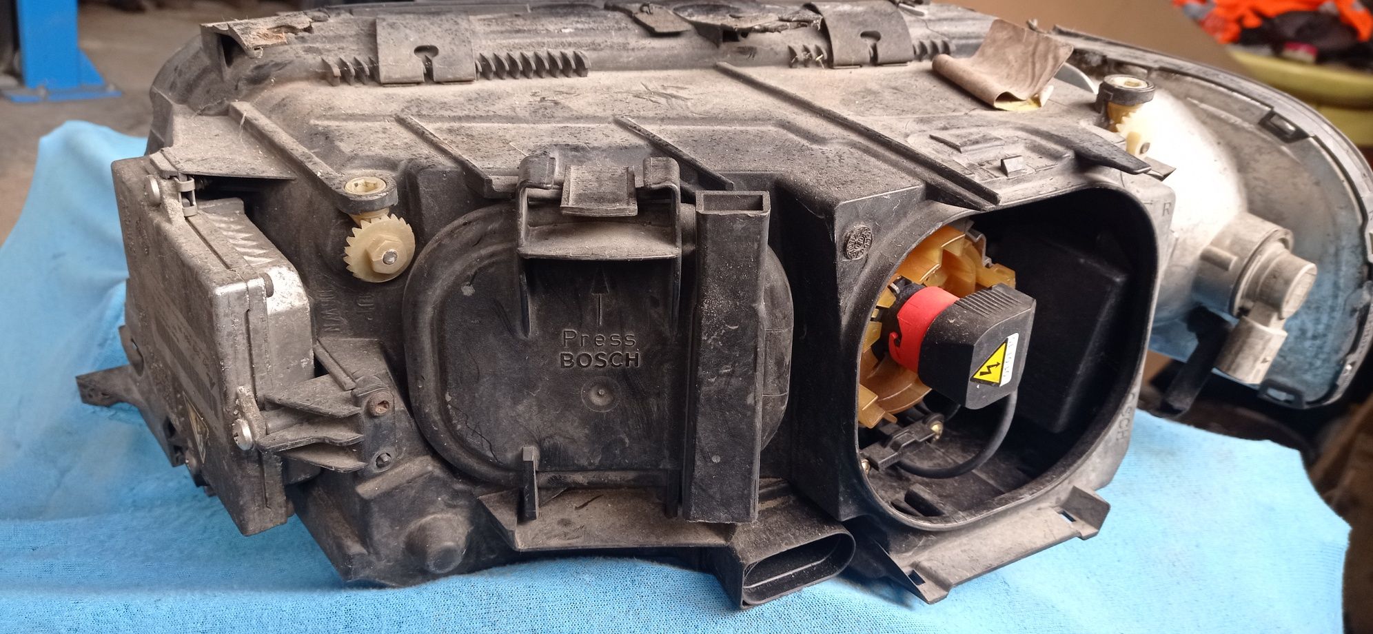 Audi A8 S8 D2 lampy ksenon