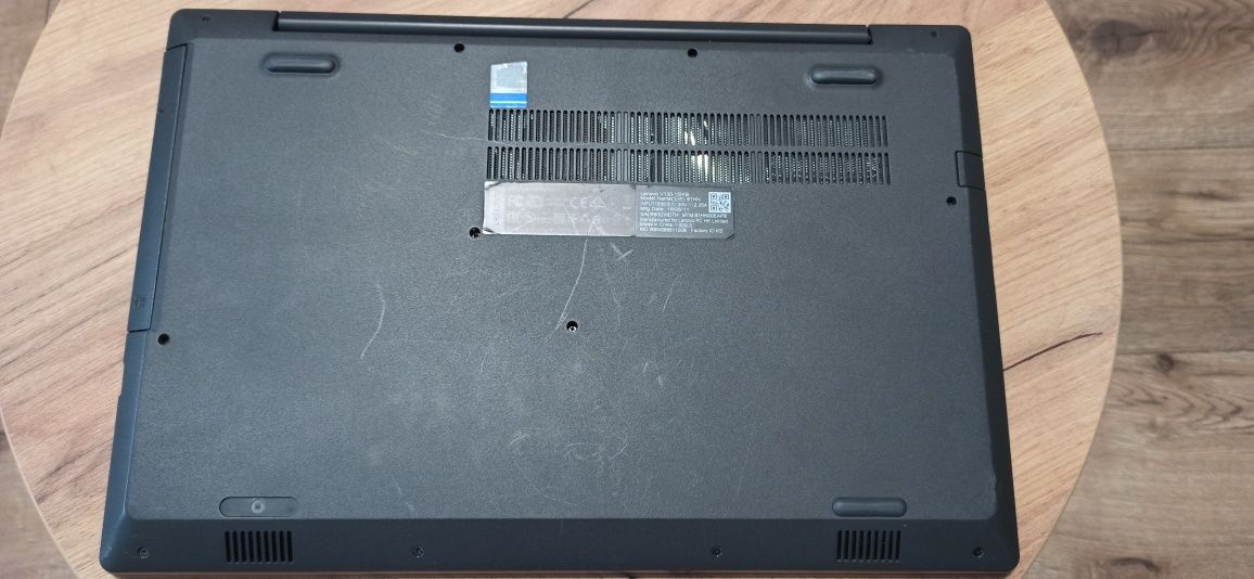 Laptop lenovo v130-15ikb / notebook