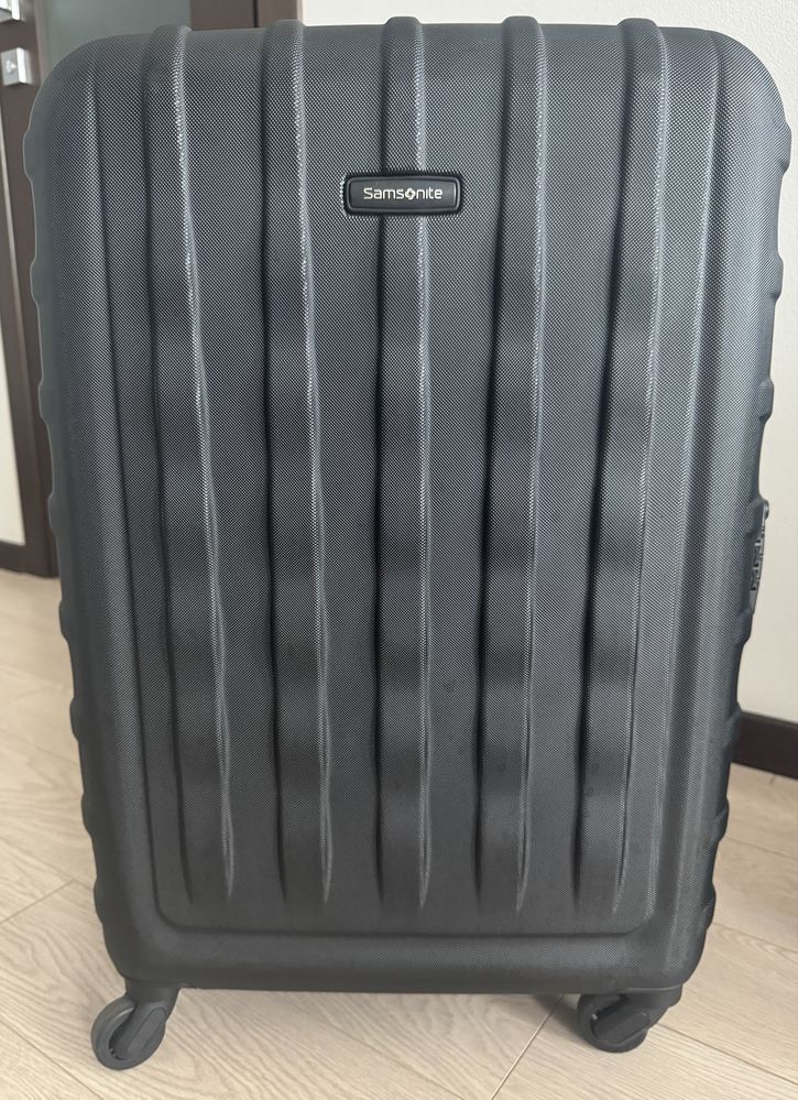 валіза Samsonite S M середня ручна поклажа чемодан полікарбонат