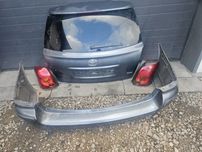 Toyota Avensis Klapa Tył zderzak lampa