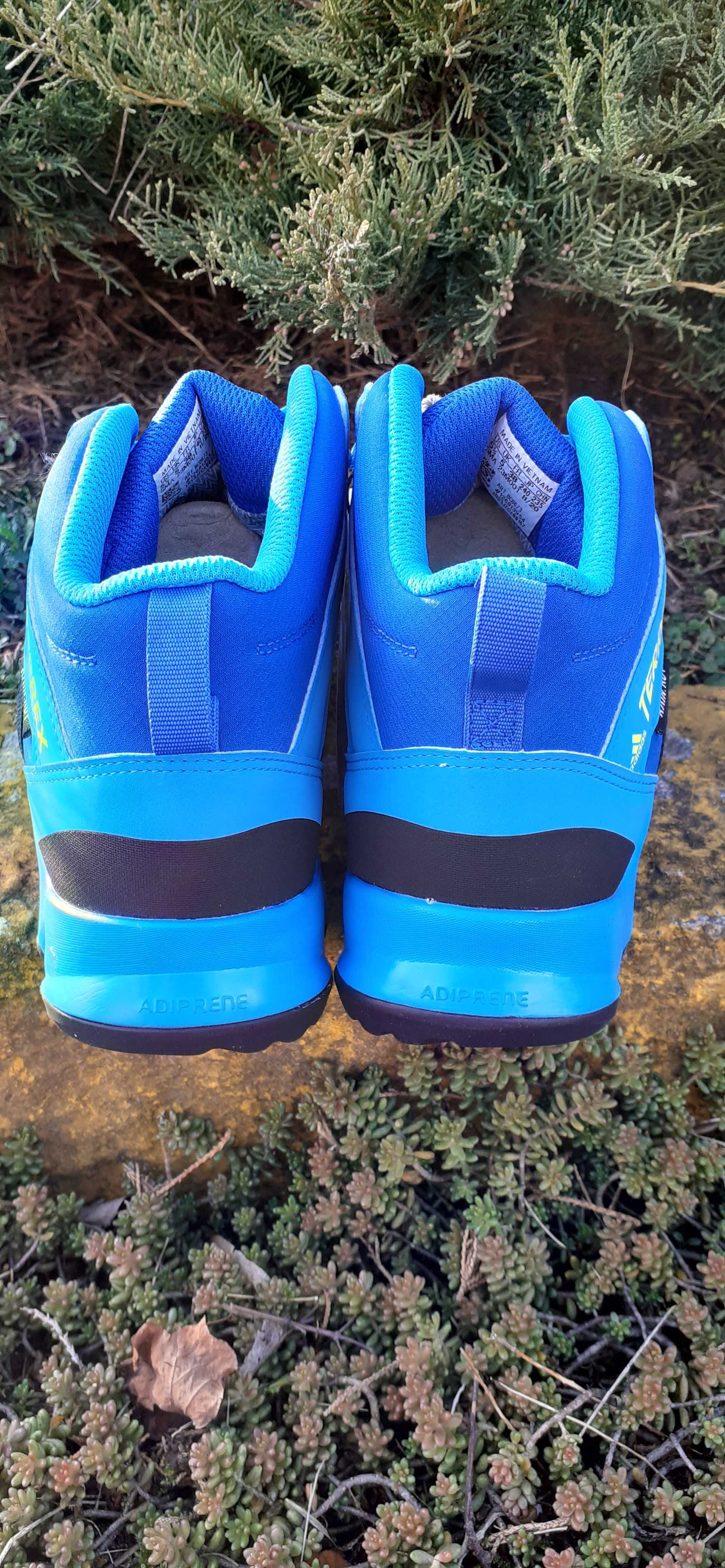 Взуття дитяче кросівки черевики Adidas terrex AX2R Mid зима осінь