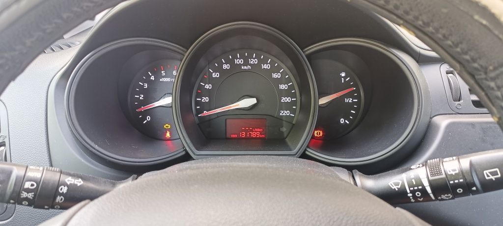 Kia Rio 2011/11 - 130 mil km motor impecável