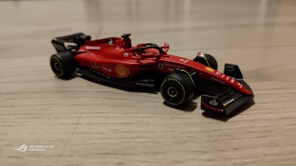 Model Ferrari sterowany przez bluetooth