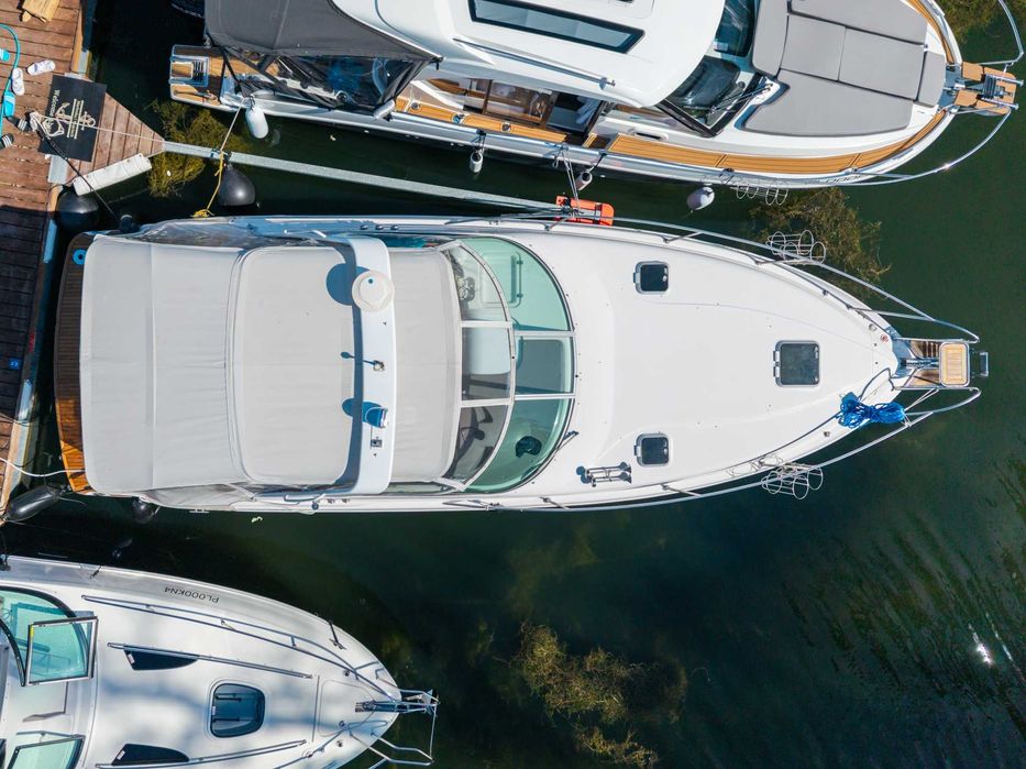 Rinker 300 Express Cruiser – 2009 r 2x 350 MAG 5.7L