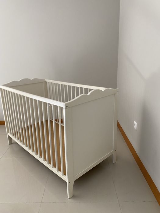 Berço de bebê do IKEA.