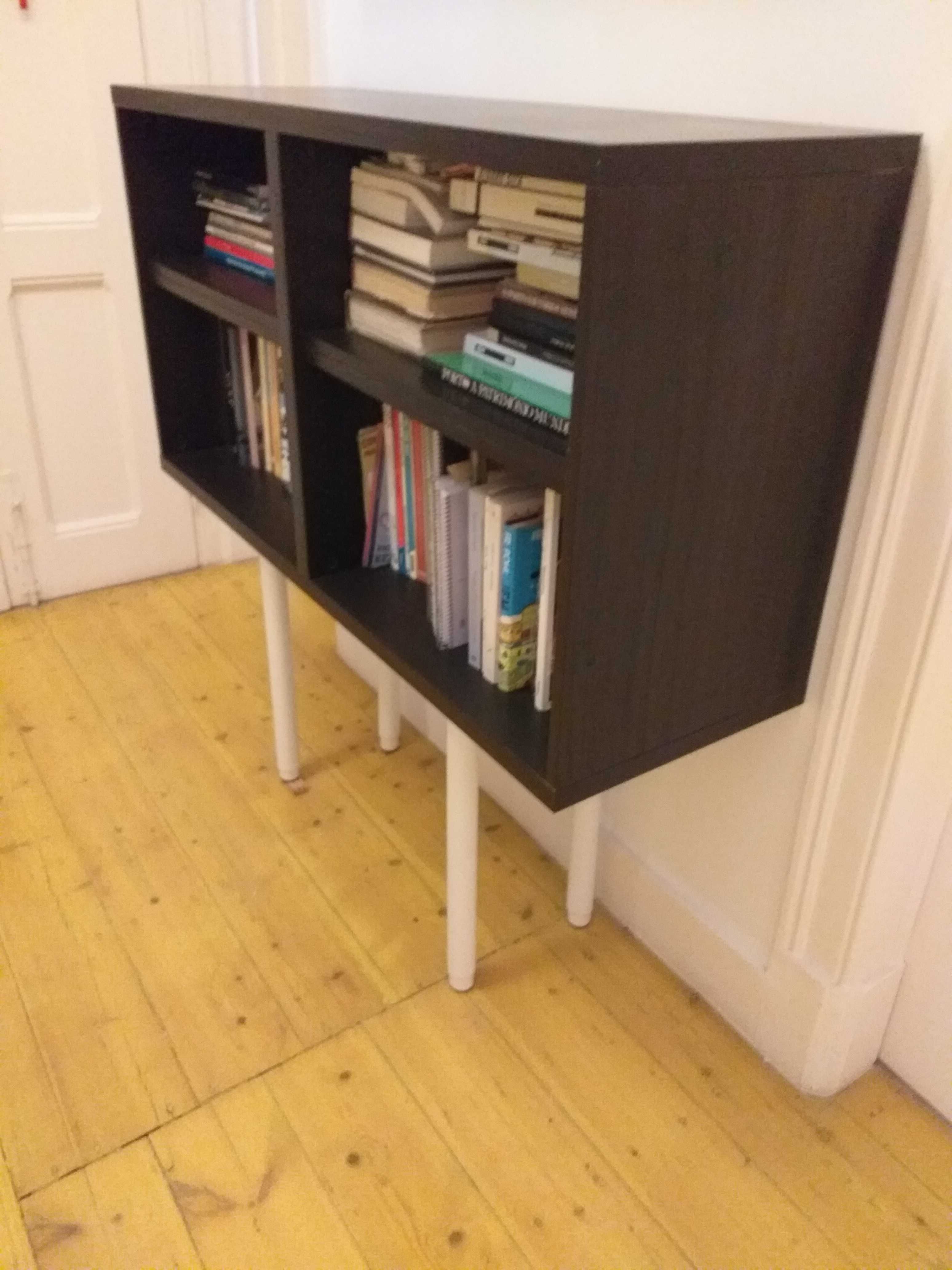 Móvel design - estante cor preta - biblioteca, átrio ou outros usos.