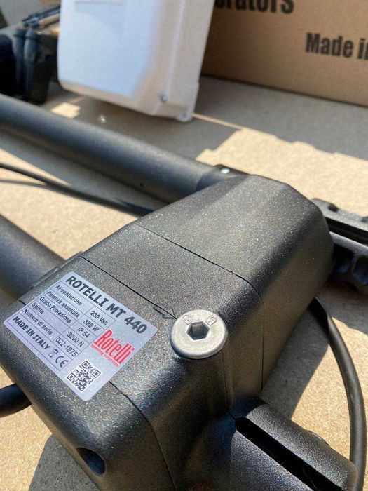 Розпашна автоматика для воріт, Розпашні ворота, Приводи для воріт