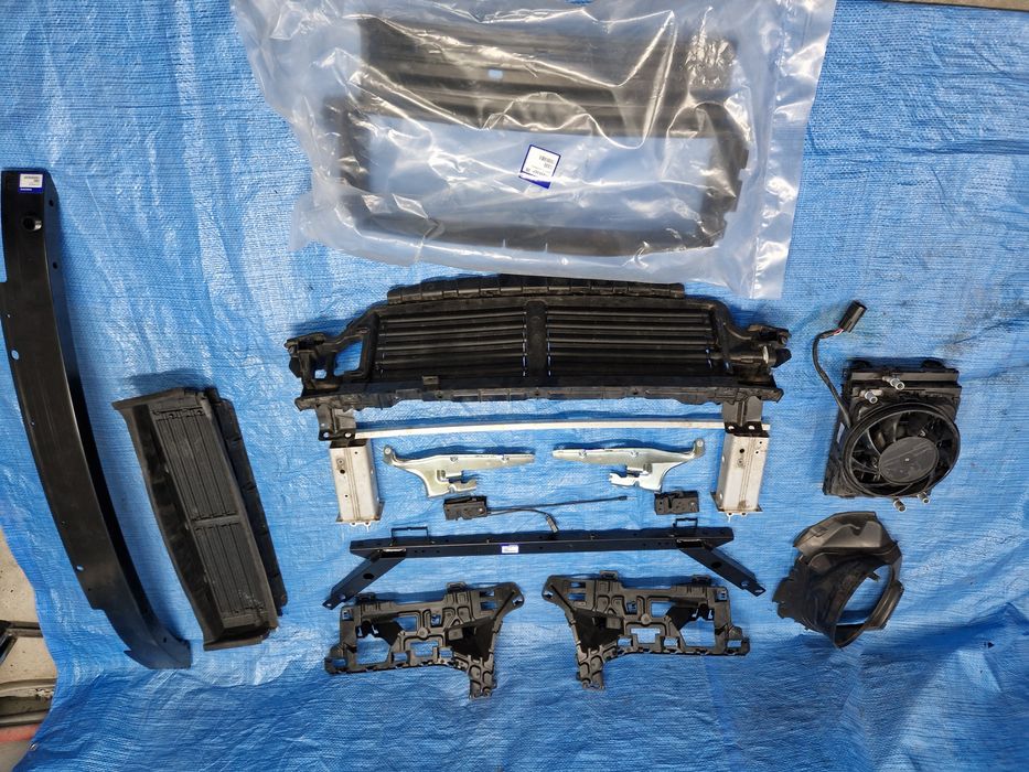 Volvo XC60 II  maska zderzak belka roleta full led