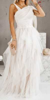 tiulowa suknia ślubna