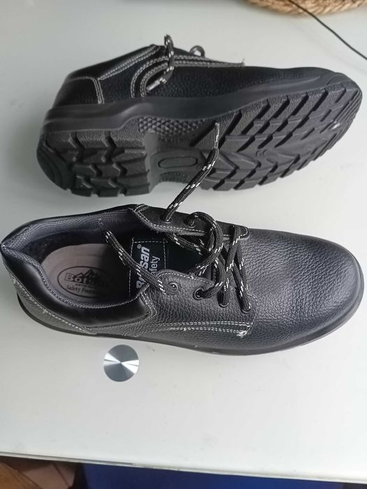 Полуботинки  захіщенні. 43 р.