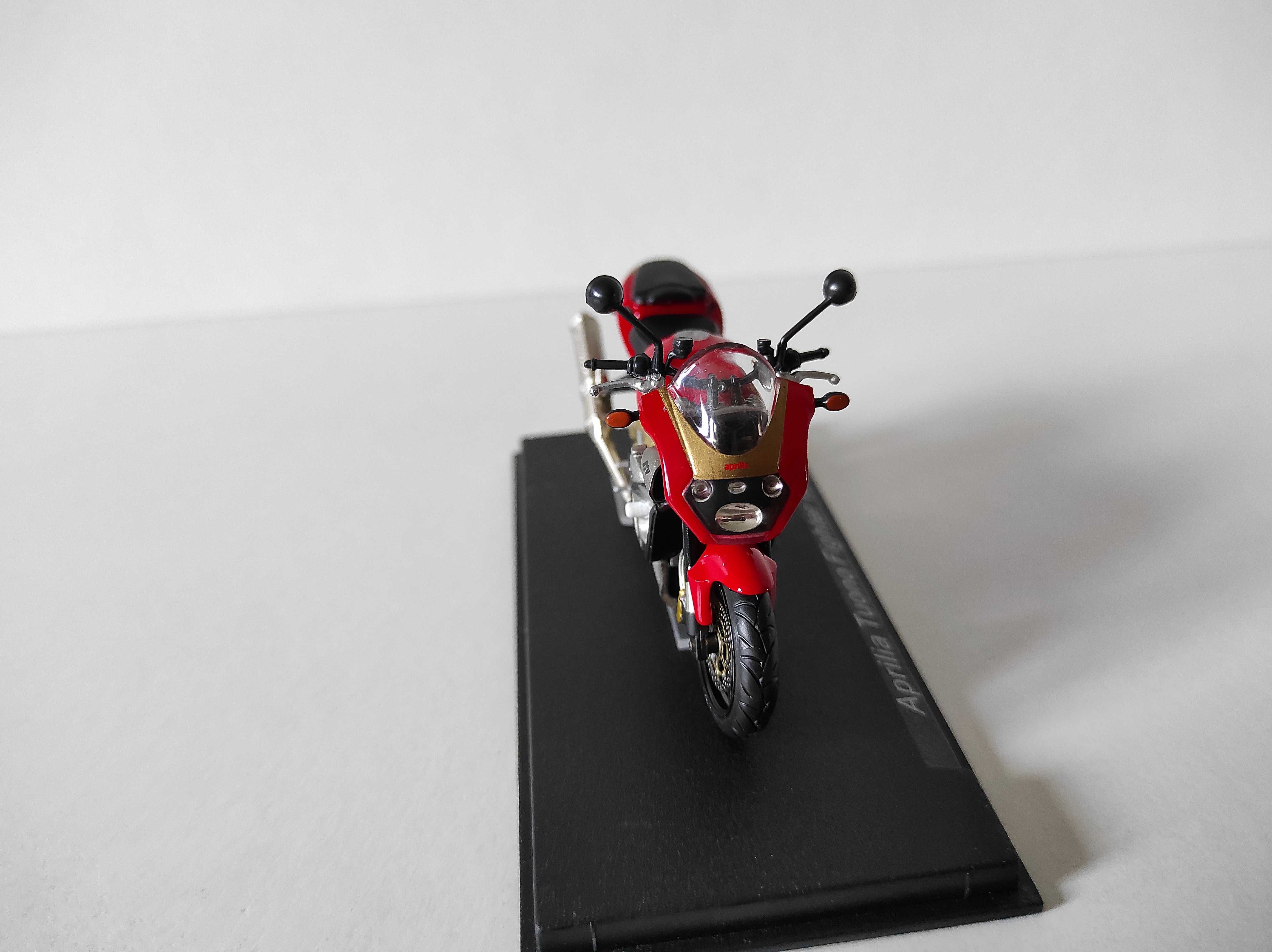 Aprilia Tuono Fighter 1000 Motor Motocykl 1:24