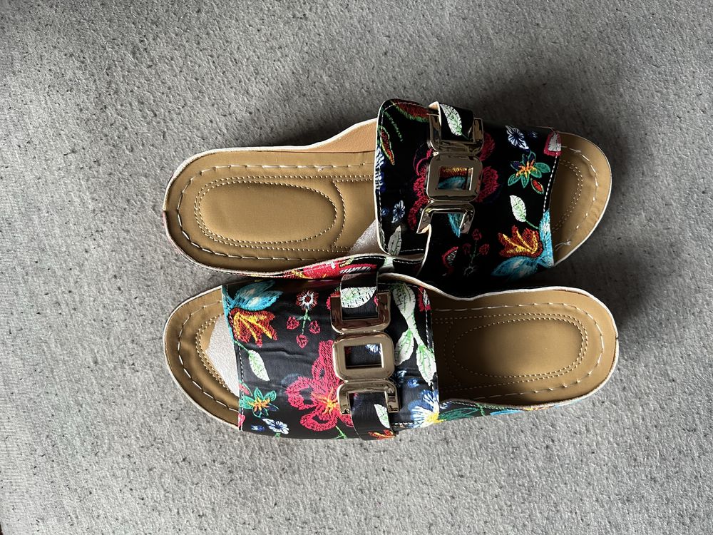 Nowe damskie kolorowe klapki