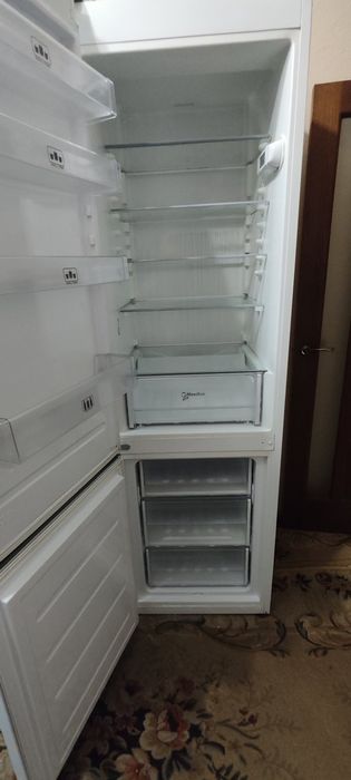 Продам холодильник Whirpool з крапельною системою охолодження