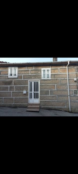 Vendo casa de aldeia barata com muito potencial