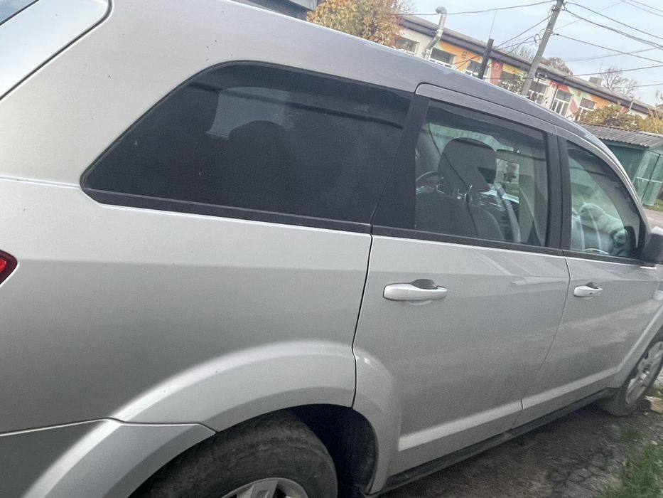 Продам додж джорни 2012 года бензин2.4