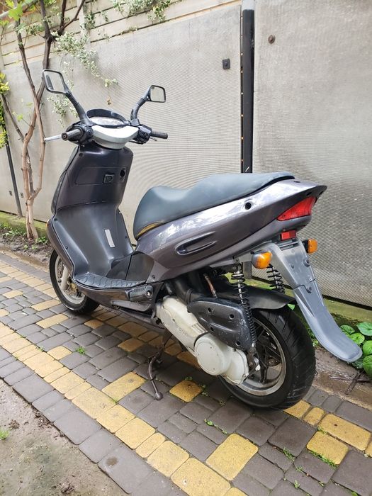 Скутер Aprilia Leonardo 125