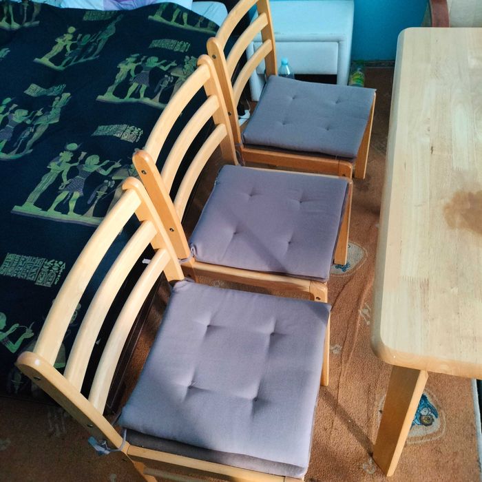 Stół z krzesłami!