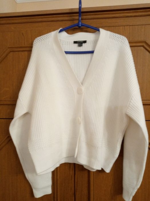 Жіночий білий кардиган