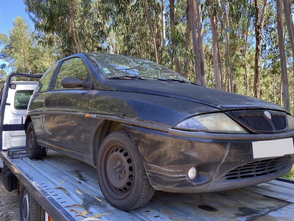 Lancia Y para peças