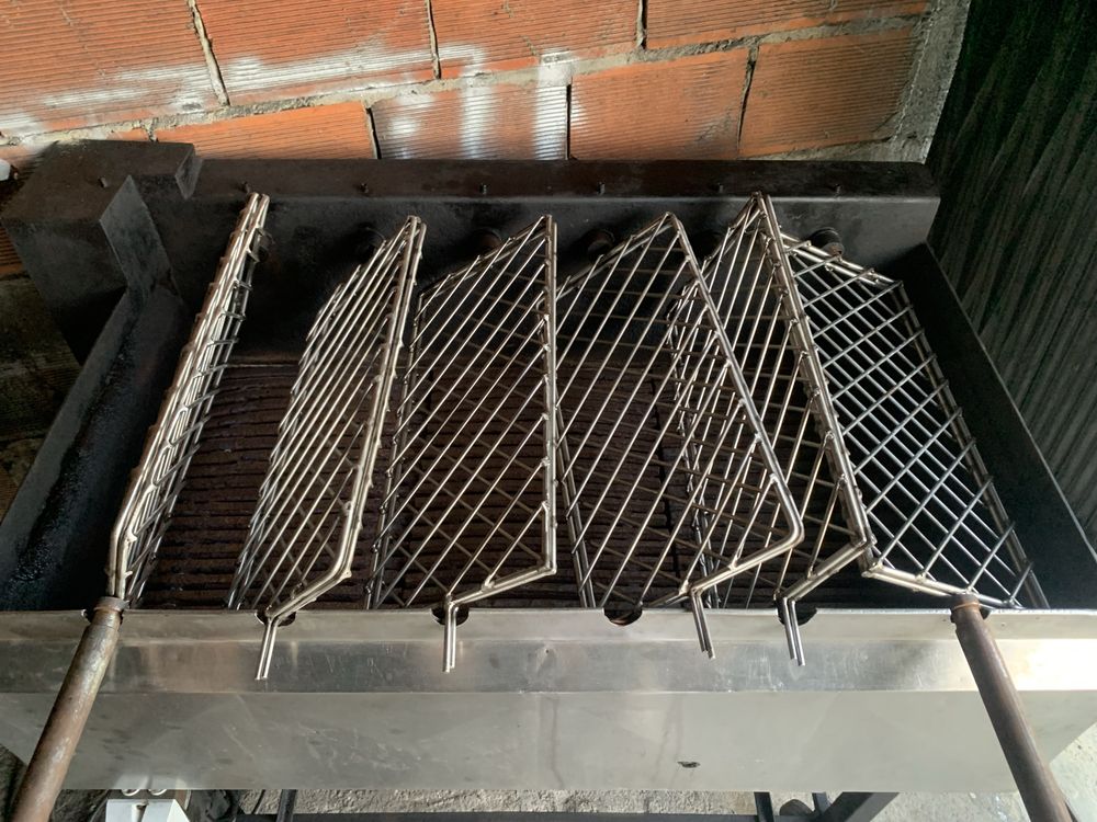 Churrasqueira para 18 frangos