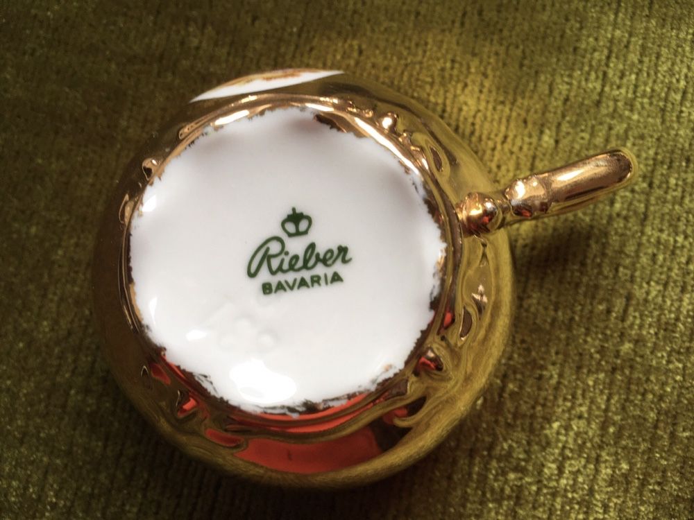 Par de Chávenas Douradas Românticas em Porcelana " Rieber " da Bavaria