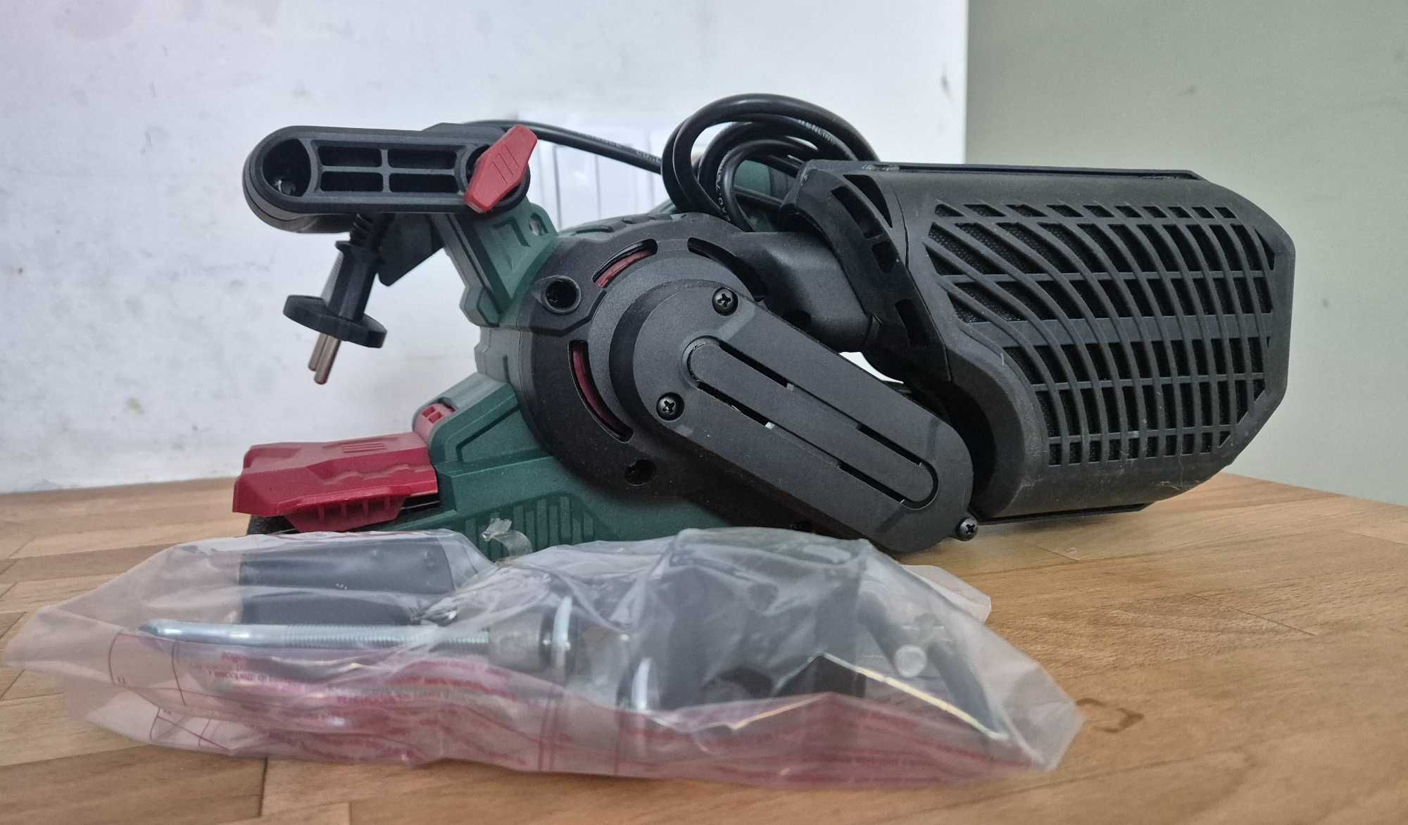 Nowa szlifierka taśmowa Parkside PBSD 900 A1