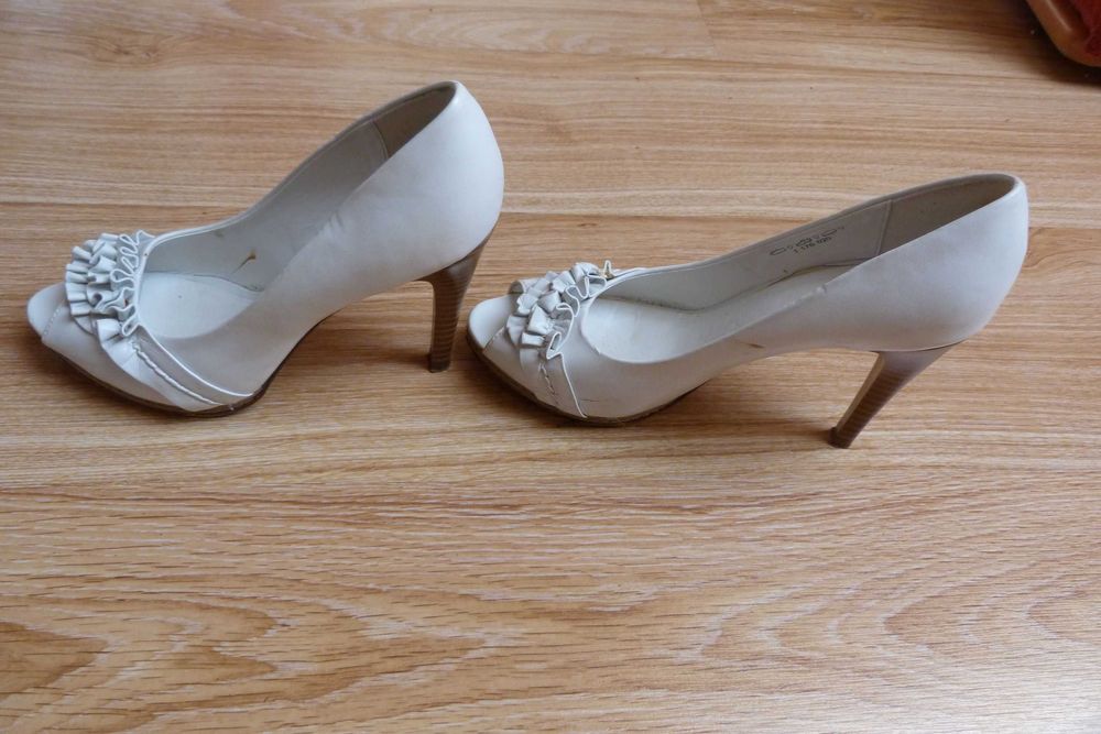 czółenka białe skórzane