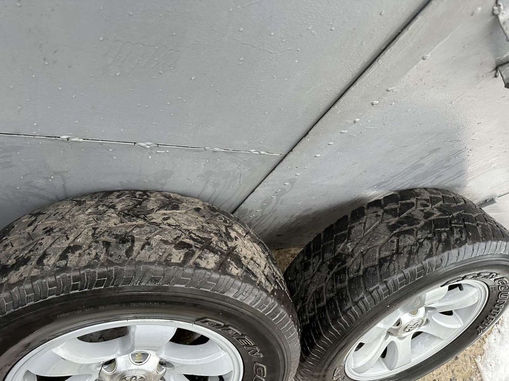 Продам диски с резиной на Toyota Land Cruiser 120 Prado 265/65R17