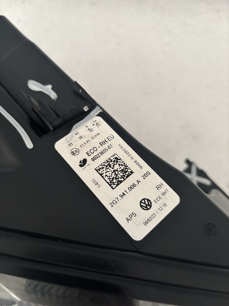 VW Taigo 2G7 20- lampa prawy przód prawa przednia EU