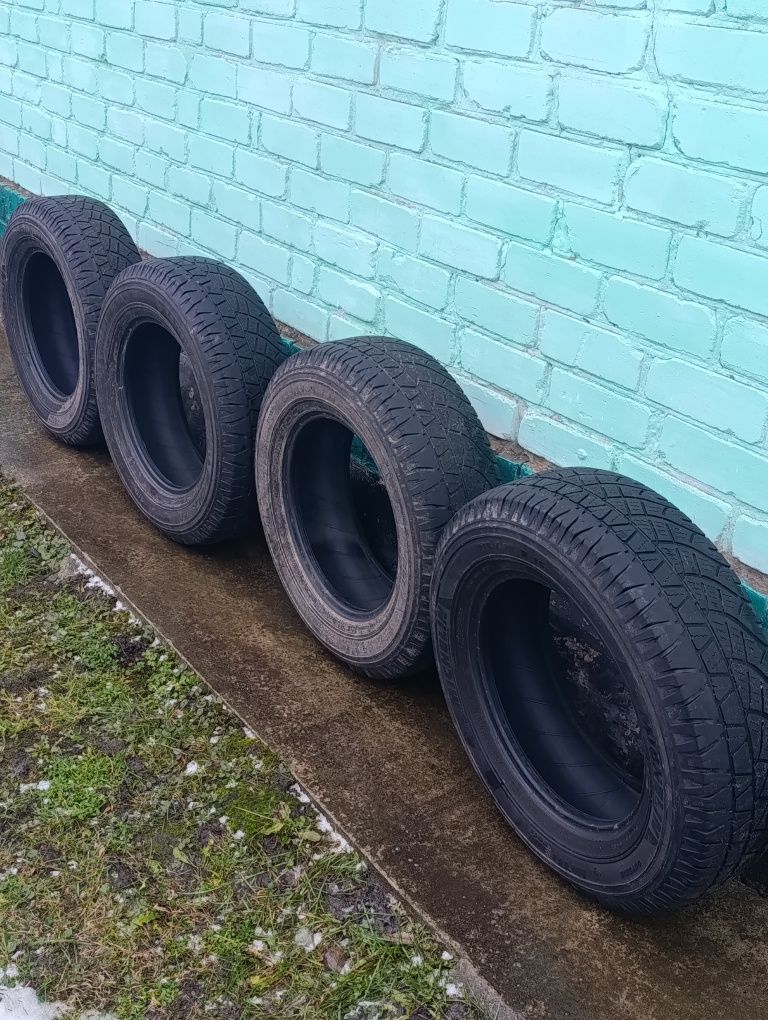 Резина Michelin R16 215/70 Всесизонка