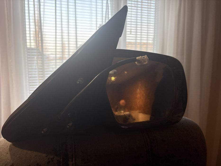 Продам !!!   Праве дзеркало заднього  виду сузукі гранд вітара