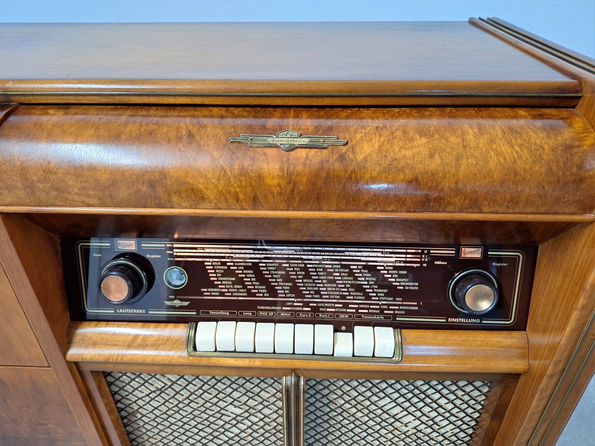 Móvel com rádio e gira discos IMPERIAL