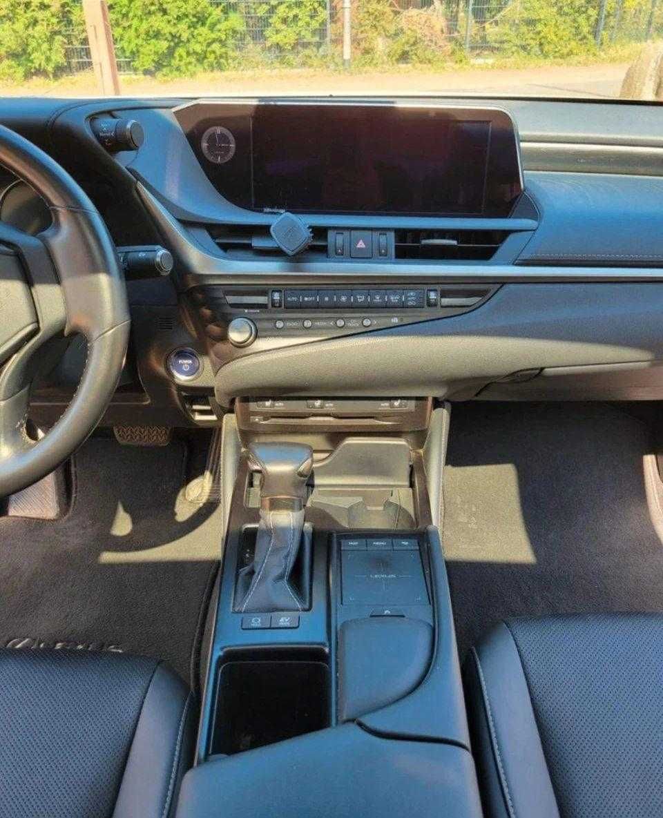 Lexus ES 2021 року