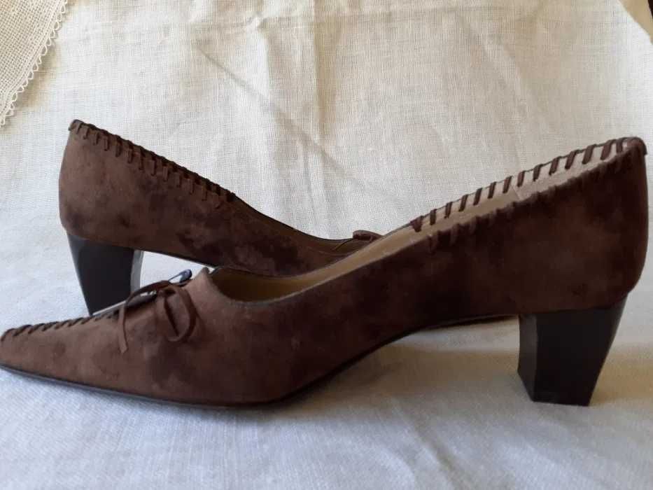 Sapatos pele (4) + botas pele + sapateira inox (+ OFERTA 1 par)