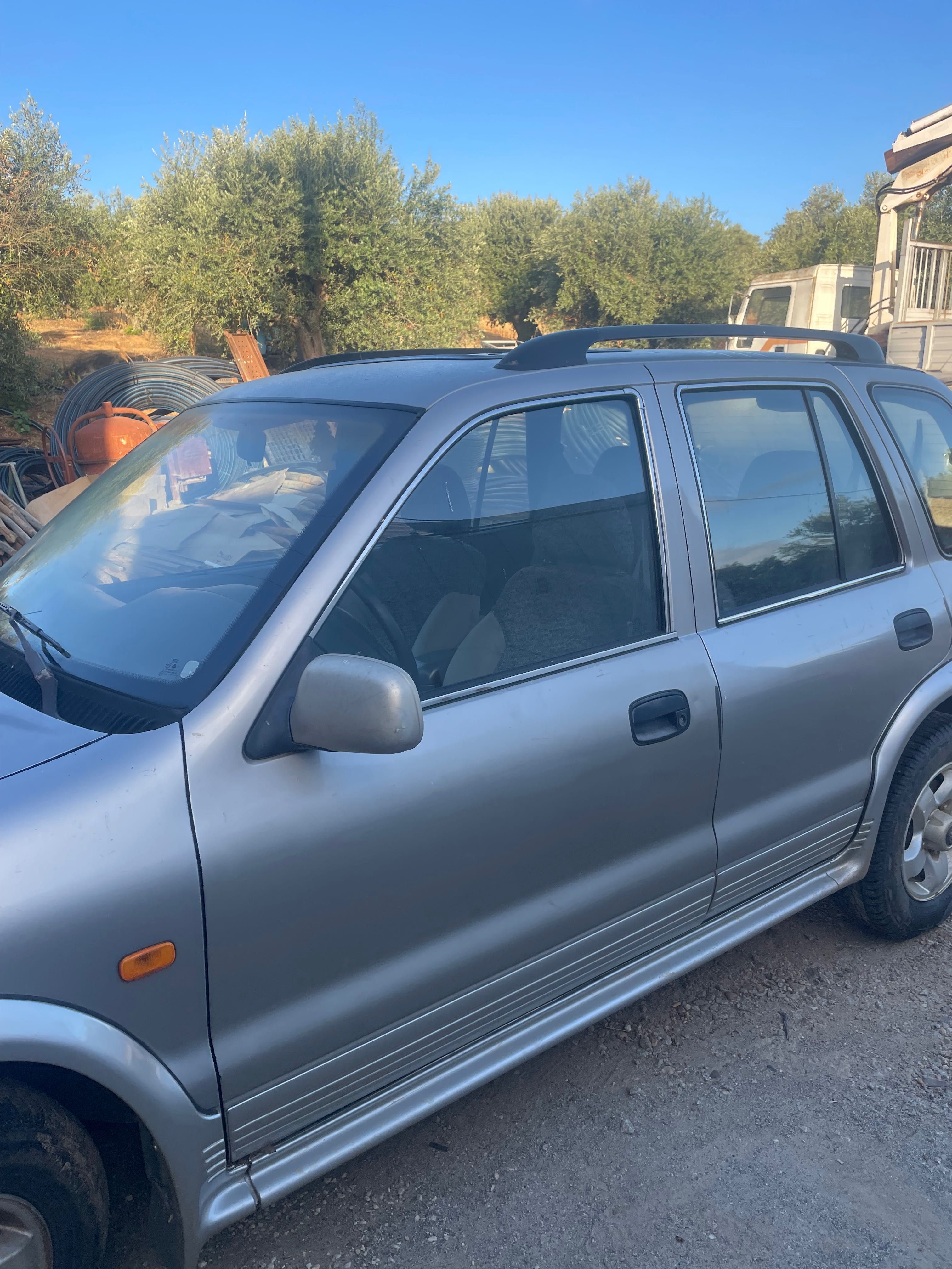 Vendo kia sportage 2000 diesel 220000 km. Com inspeção feita