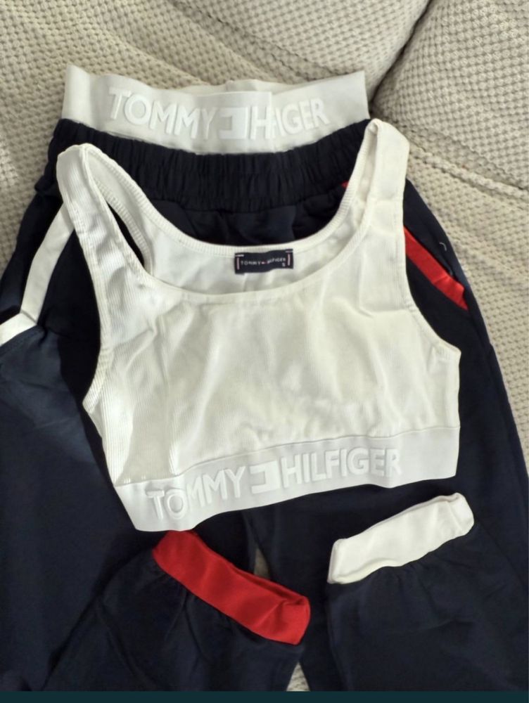 Продам костюм Tommy Hilfiger