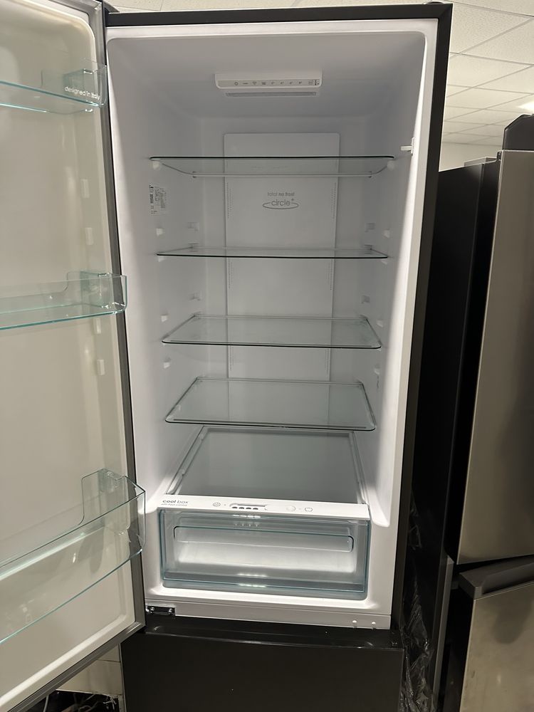 Candy 2 метра чорний 2022 року холодильник