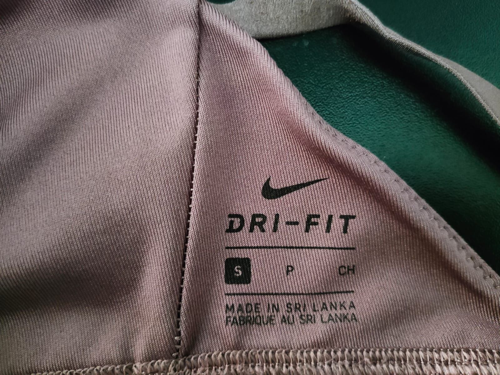 Świetny sportowy top NIKE dri-fit  jak nowy