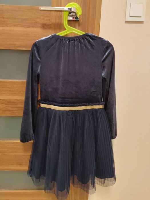 Elegancka granatowa sukienka dla dziewczynki marki Okaidi rozm.128