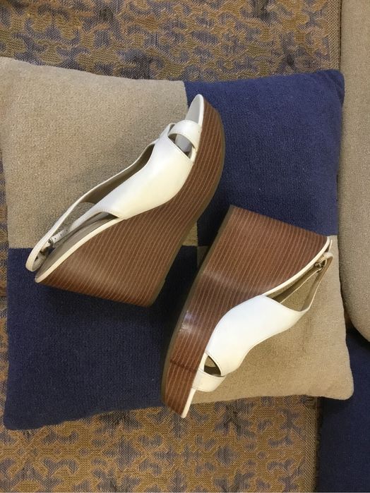 Босоножки женские