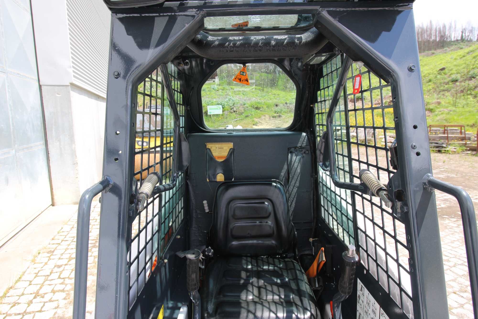 Bobcat Mini carregadora, S70 Tração integral 4 rodas,  como nova