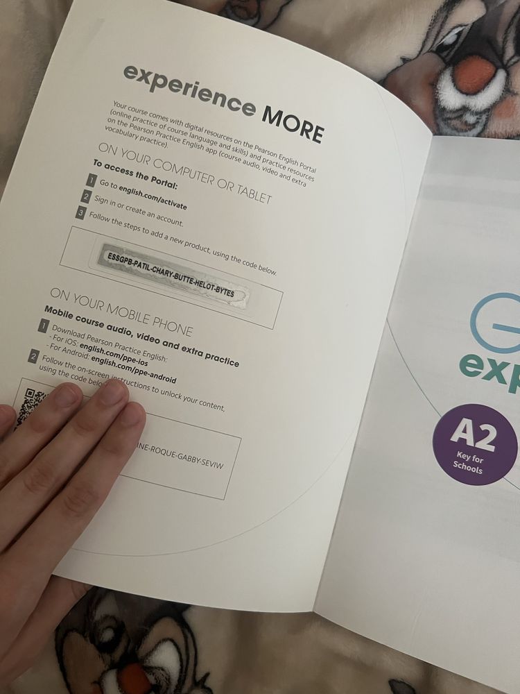 Книжка Gold experience для вивчання англ мови А2
